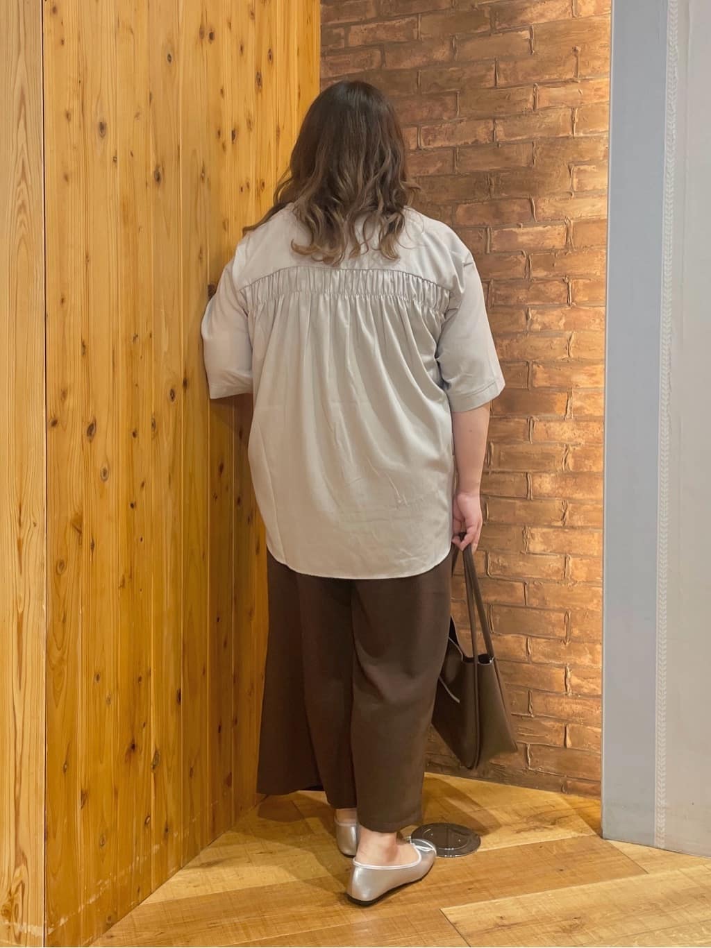 Risaさんの「SHOO･LA･RUE｜【S-LL/洗濯後しわになりにくい】バックギャザーがアクセント スッキパーブラウス」を使ったコーディネート