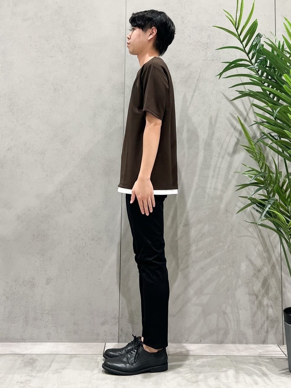SHI-MAさんの「THE SHOP TK｜ツイルキーネック半袖Tシャツ」を使ったコーディネート