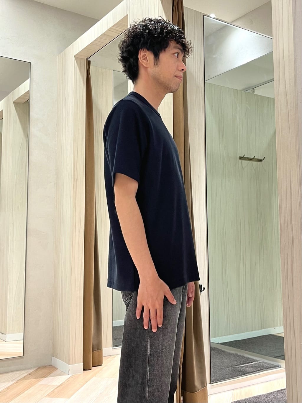 URAさんの「TAKEO KIKUCHI｜【COOL CITY WEAR】籠目アート柄 サッカーシャツ /通気性」を使ったコーディネート