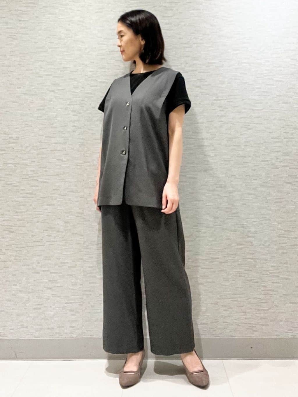marikoさんの「Reflect｜【ウエスト総ゴム／セットアップ／単品使いOK◎】ベスト＋ストレートパンツセット」を使ったコーディネート