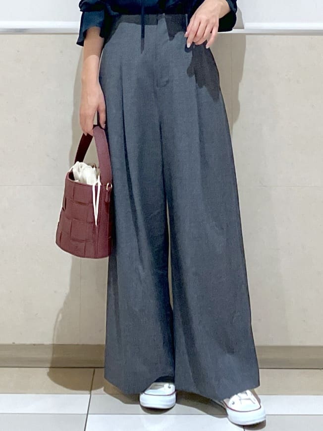 eriko さんの「Dessin｜【セットアップ可・洗える】ハイウエストタックパンツ」を使ったコーディネート