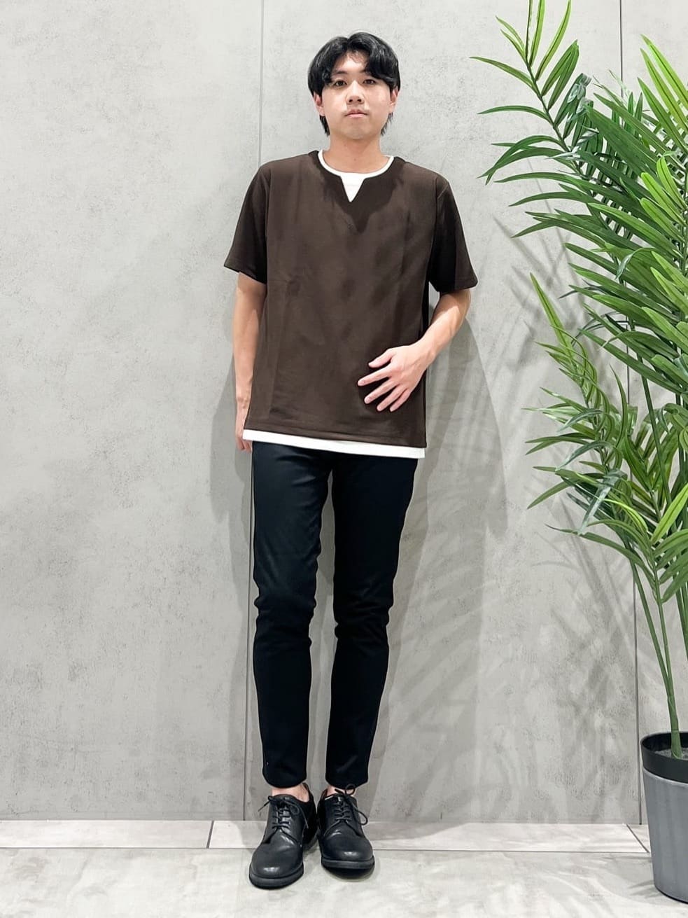SHI-MAさんの「THE SHOP TK｜ツイルキーネック半袖Tシャツ」を使ったコーディネート