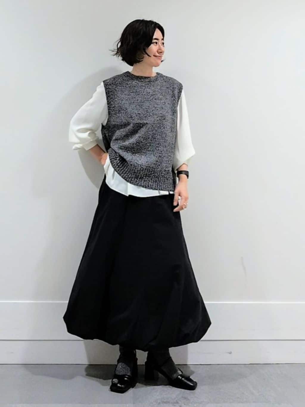 ミズタさんの「UNTITLED｜【重ね着レイヤードに】杢調ニットベスト」を使ったコーディネート
