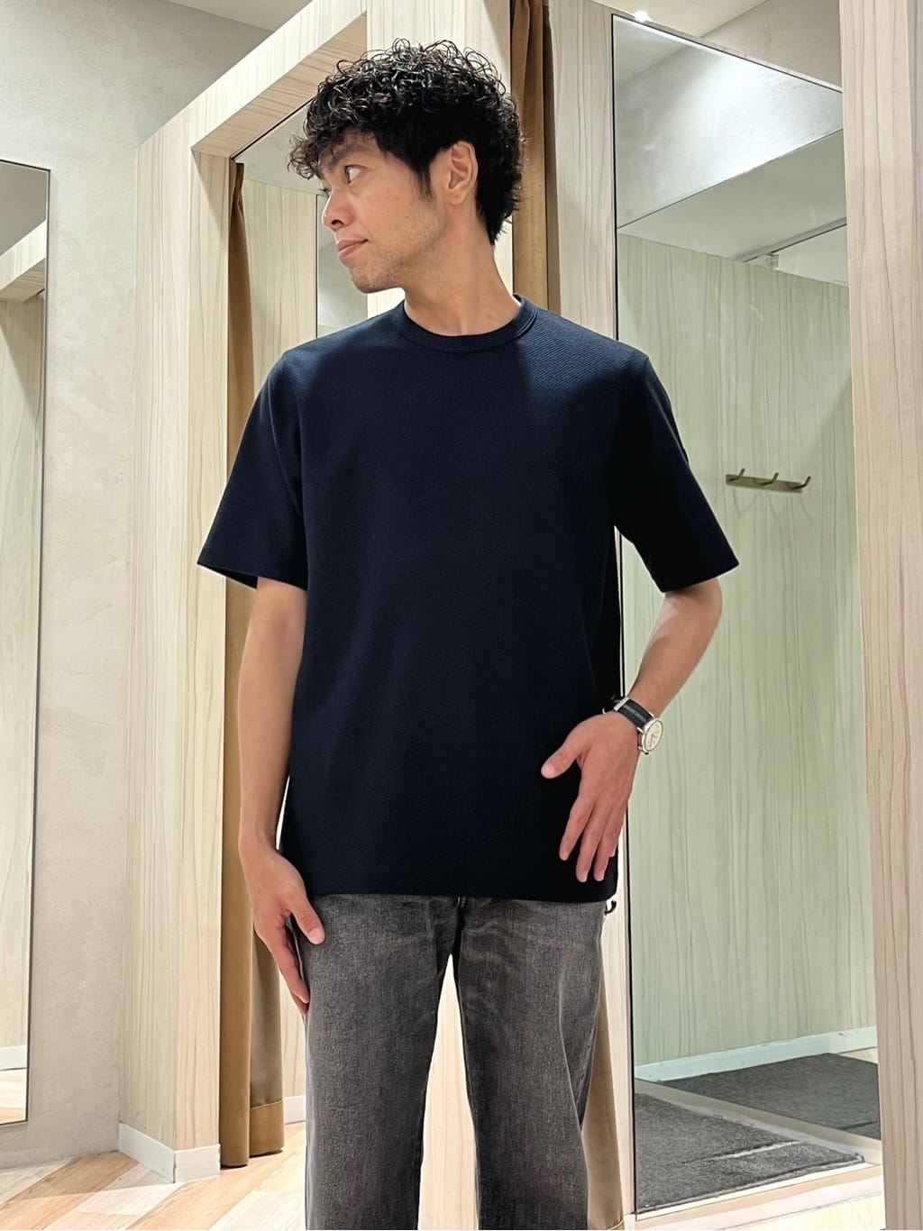 URAさんの「TAKEO KIKUCHI｜【COOL CITY WEAR】籠目アート柄 サッカーシャツ /通気性」を使ったコーディネート