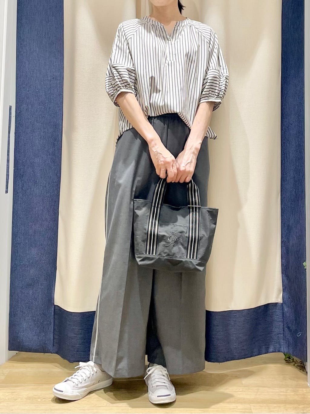 uwatokoさんの「Dessin｜【セットアップ可/ウエストゴム/洗える】サイドライン入りワイドパンツ」を使ったコーディネート