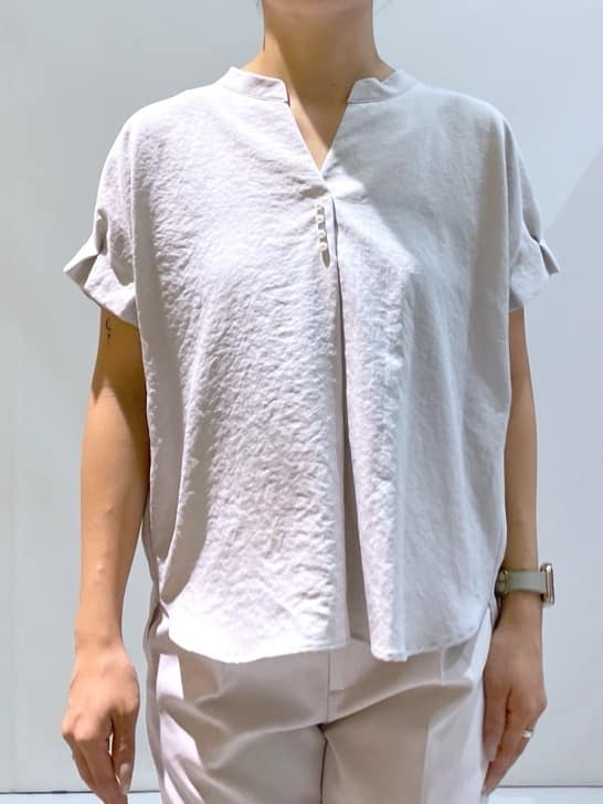 manaさんの「OPAQUE.CLIP｜《7色展開／XS-LLサイズ》タックスリーブスキッパーブラウス【洗濯機洗い可／吸水速乾／抗ピル／防シ」を使ったコーディネート