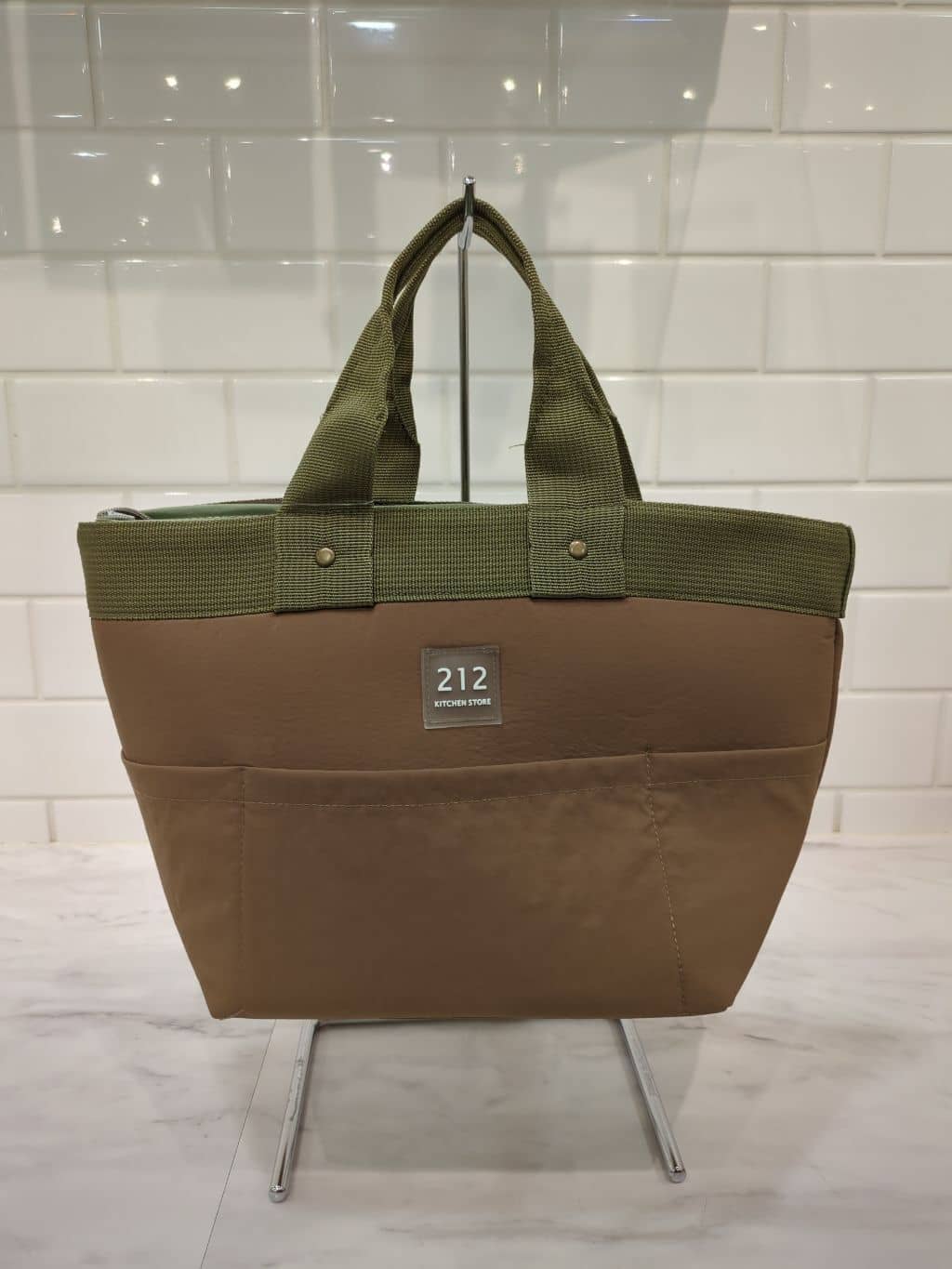 miさんの「212 KITCHEN STORE｜3wayランチバッグ DGY ＜212Kオリジナル＞」を使ったコーディネート