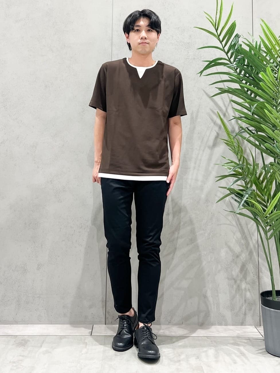 SHI-MAさんの「THE SHOP TK｜ツイルキーネック半袖Tシャツ」を使ったコーディネート