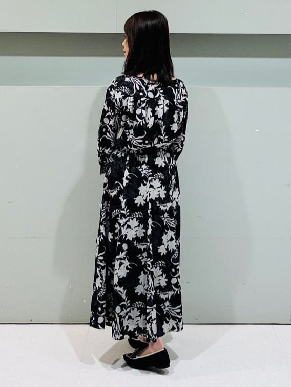makiさんの「UNTITLED｜【セットアップ可/ウエストゴム】オーナメントフラワー スカート」を使ったコーディネート