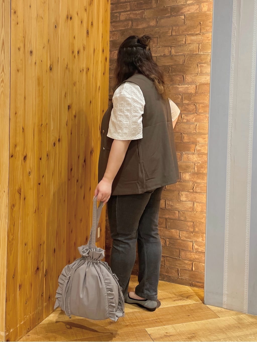 Risaさんの「SHOO･LA･RUE｜【S-LL/セットアップ可/洗濯後しわになりにくい】ダブルベスト」を使ったコーディネート