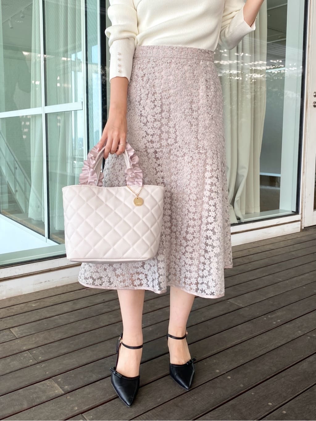 みさかさんの「index｜小花刺繍チュールマーメイドスカート【洗濯機OK／抗ピル】」を使ったコーディネート