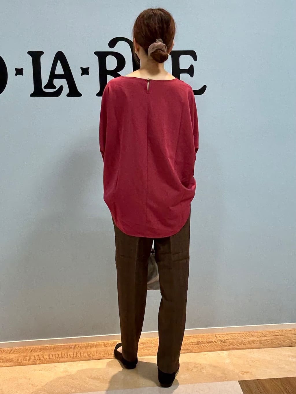 Naaatsuさんの「SHOO･LA･RUE｜【高レビュー/洗濯後しわになりにくい】1枚でサマ見え 8分袖ドルマンブラウス」を使ったコーディネート