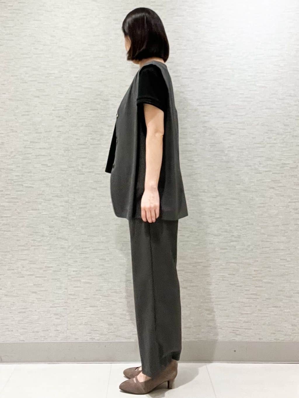 marikoさんの「Reflect｜【ウエスト総ゴム／セットアップ／単品使いOK◎】ベスト＋ストレートパンツセット」を使ったコーディネート