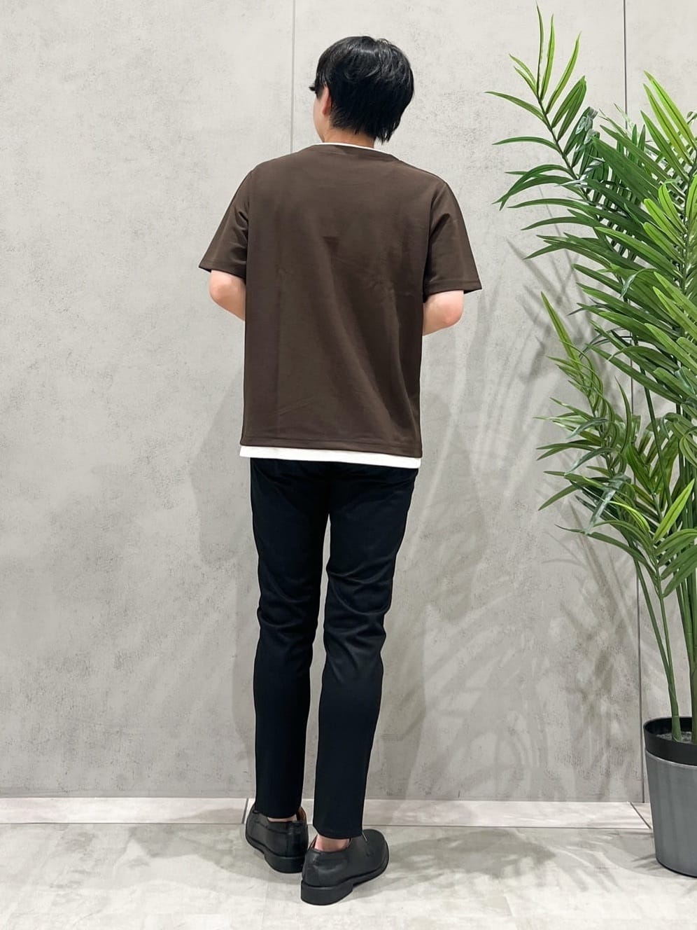 SHI-MAさんの「THE SHOP TK｜ツイルキーネック半袖Tシャツ」を使ったコーディネート