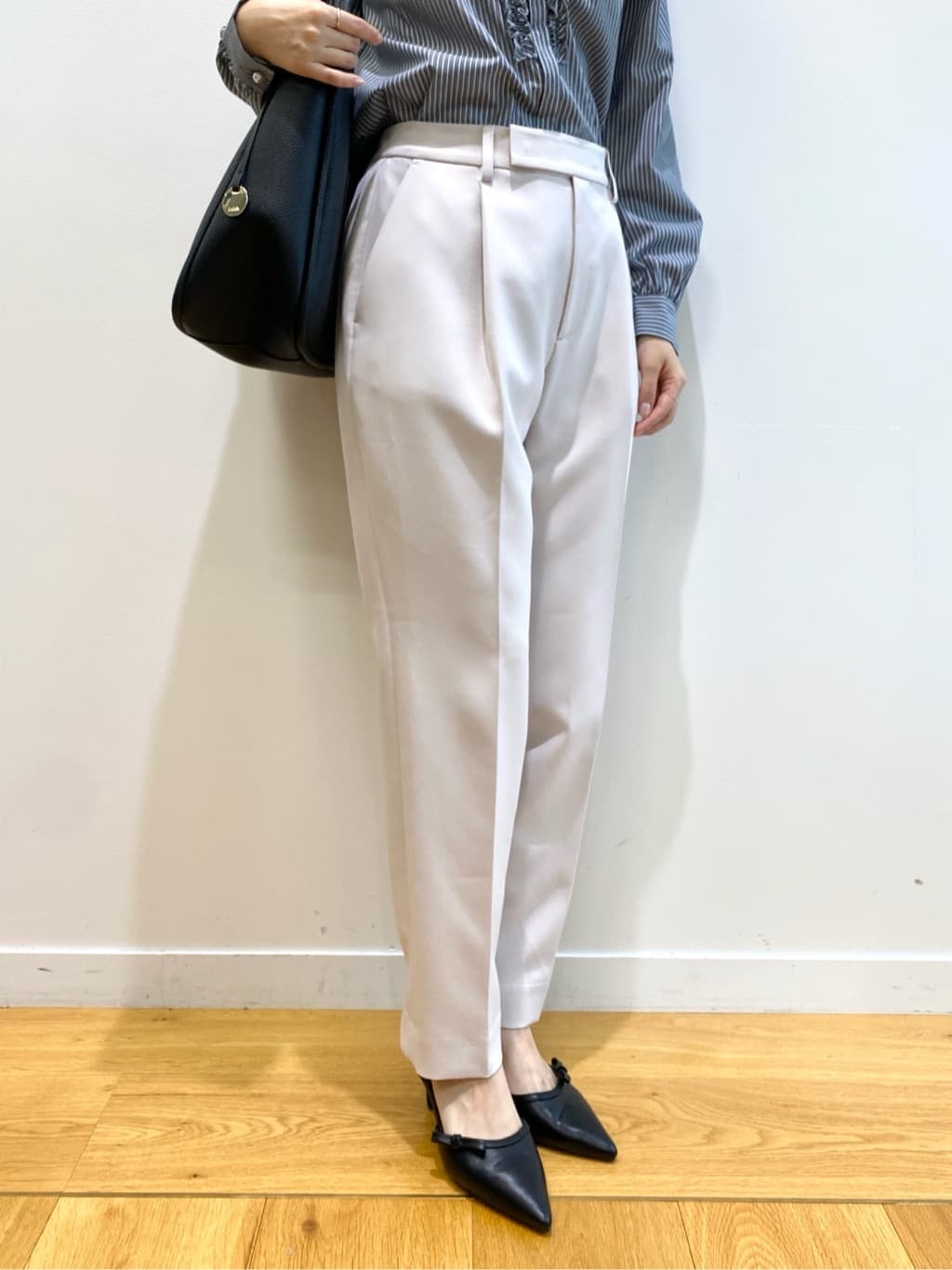 みさかさんの「index｜《XS-LLサイズ》ストレッチテーパードパンツ／セットアップ対応【洗濯機洗い可／イージーアイロン／防」を使ったコーディネート