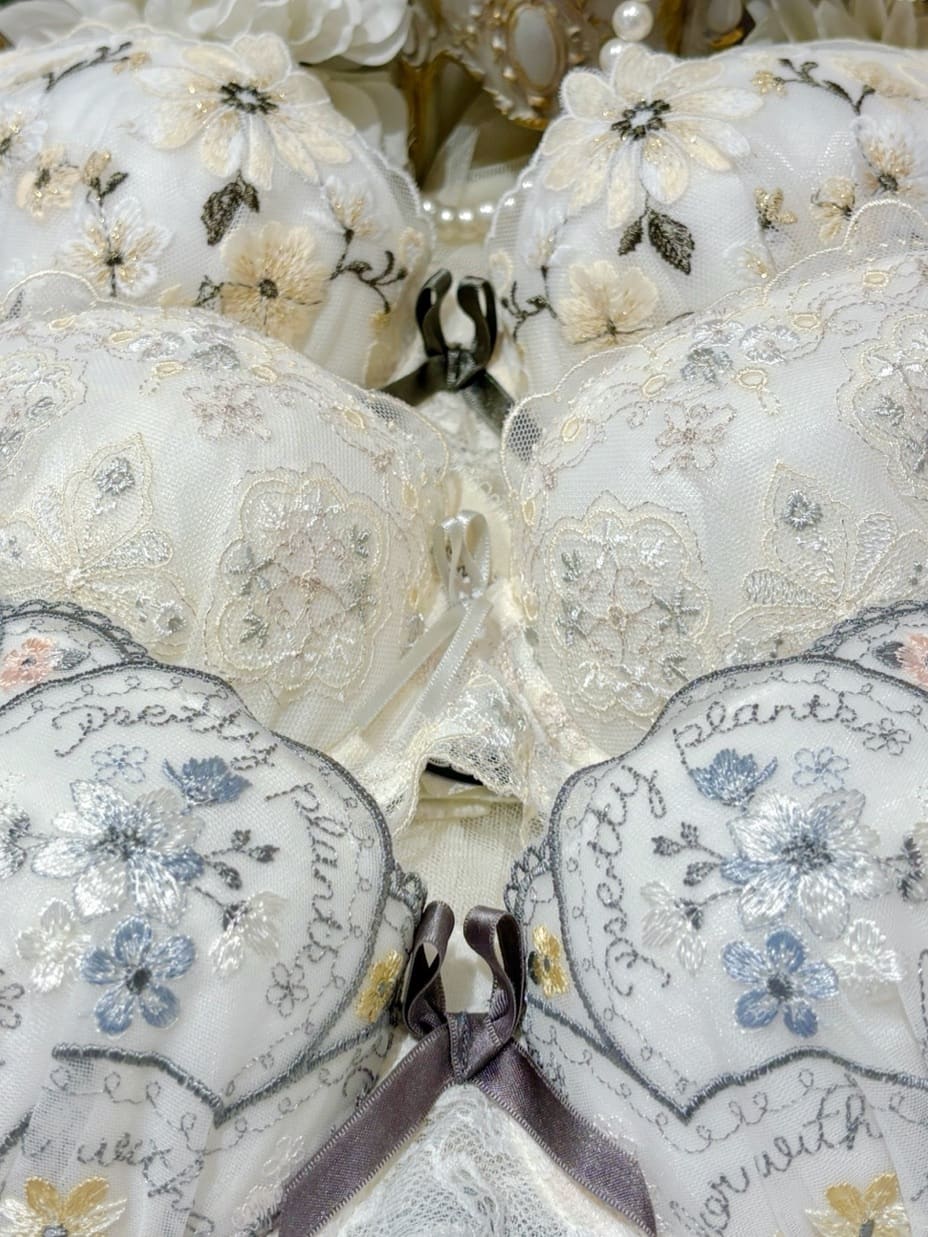 Hisaeさんの「Risa Magli｜フェリーチェ ブラジャー （D-F） ＜サイドシェイプ＞」を使ったコーディネート