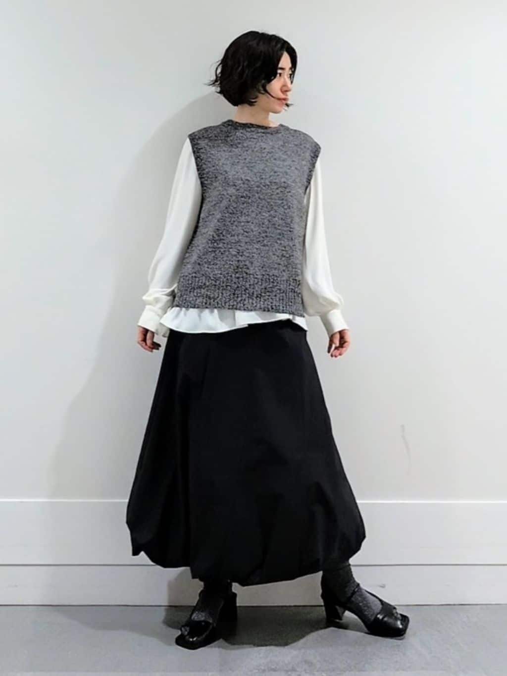 ミズタさんの「UNTITLED｜【重ね着レイヤードに】杢調ニットベスト」を使ったコーディネート