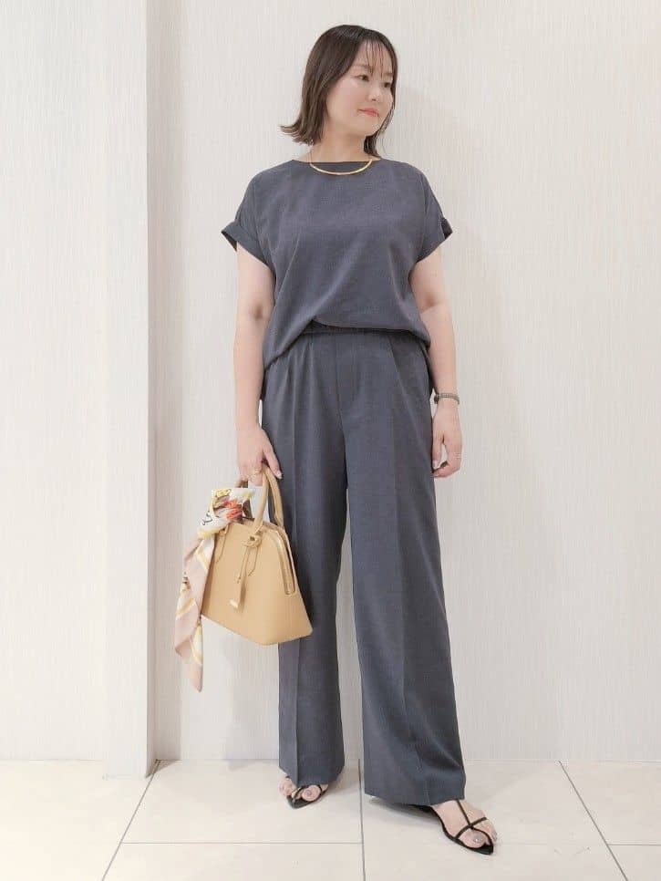 naokoさんの「UNTITLED｜【セットアップ可/はっ水/通勤】リラククール 半袖ブラウス」を使ったコーディネート