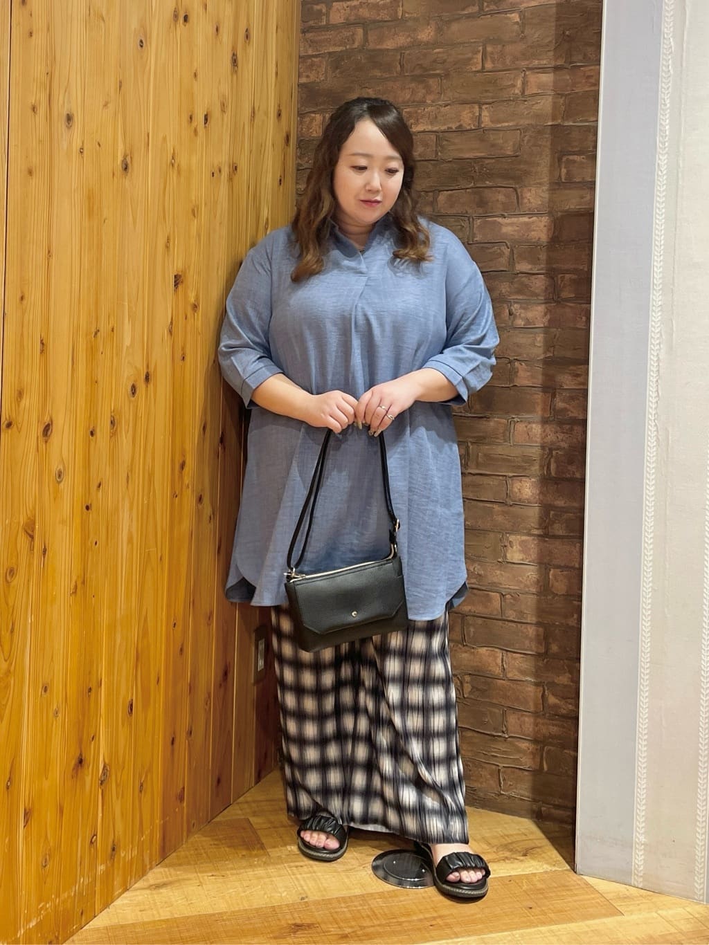 Risaさんの「SHOO･LA･RUE｜【S-LL/ポケット付き】チェック柄 ウェーブプリーツパンツ」を使ったコーディネート