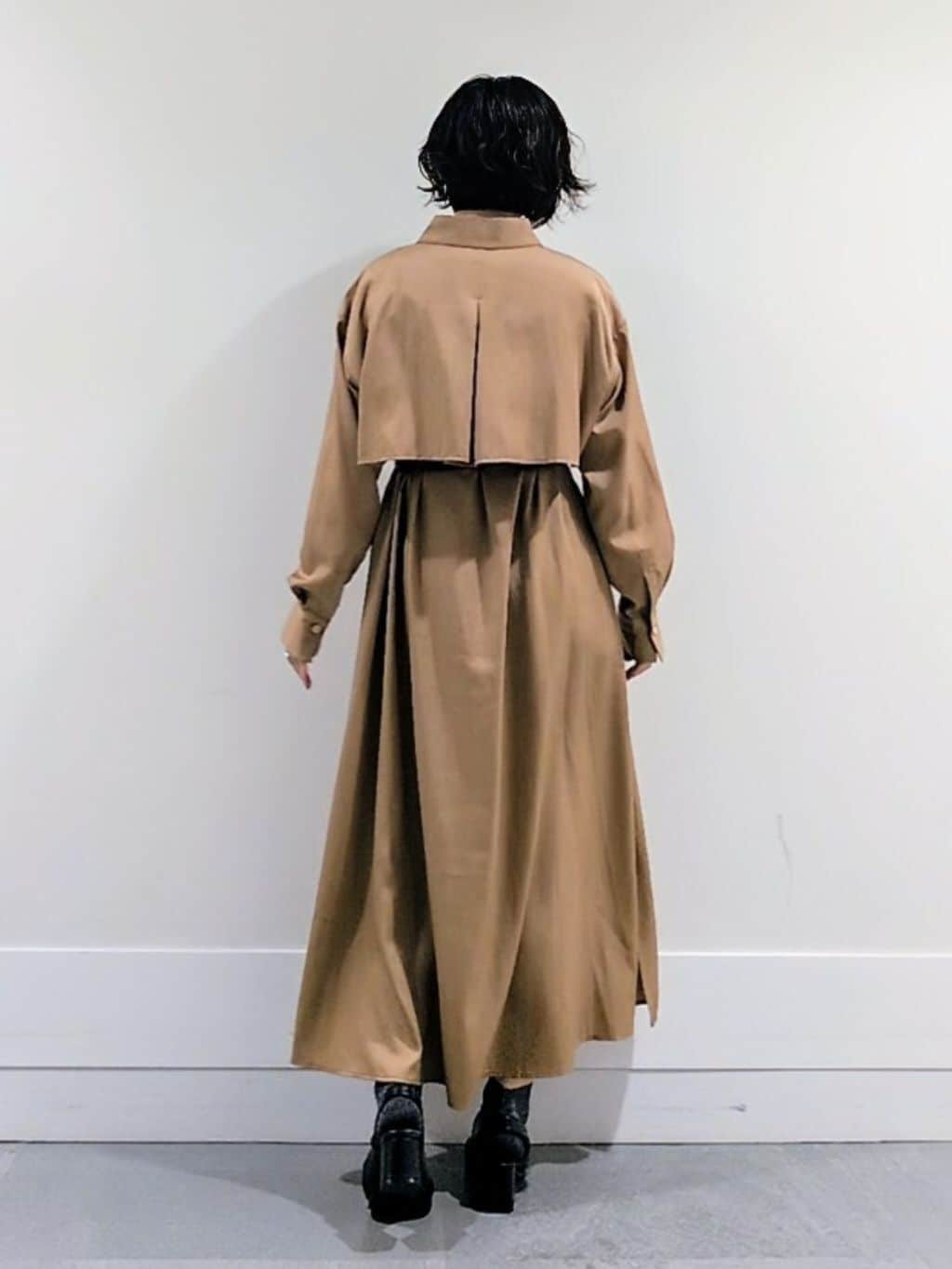 ミズタさんの「UNTITLED｜【前開きボタン/ベルト付/羽織シャツ/】2WAYトレンチ風ワンピース」を使ったコーディネート