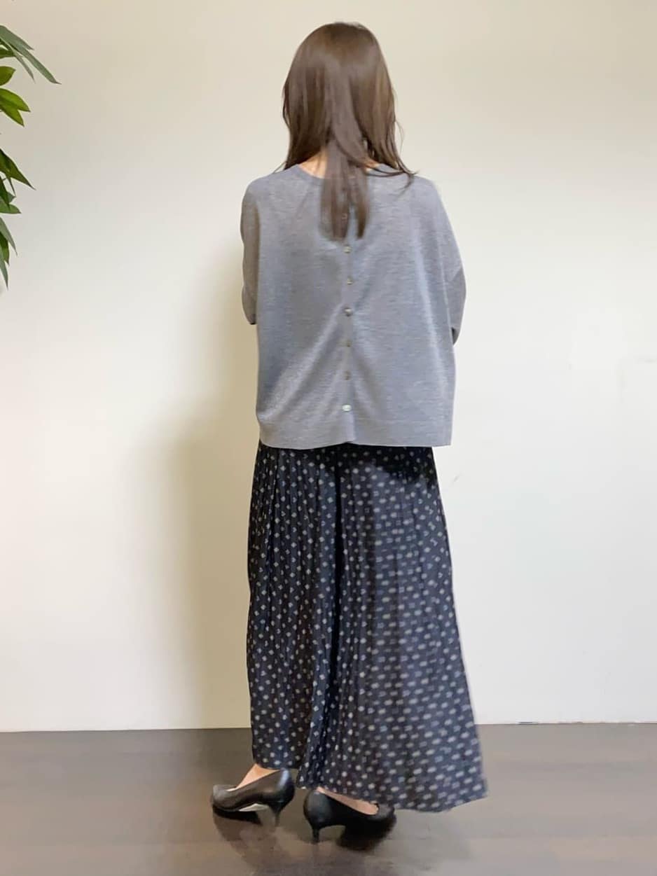 tomoさんの「UNTITLED｜【前後2WAY/アンサンブル可/ゆったり】シアーカーディガン」を使ったコーディネート