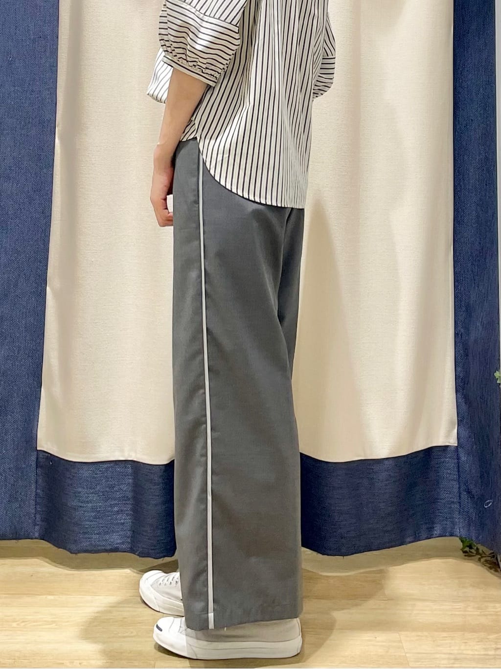 uwatokoさんの「Dessin｜【セットアップ可/ウエストゴム/洗える】サイドライン入りワイドパンツ」を使ったコーディネート