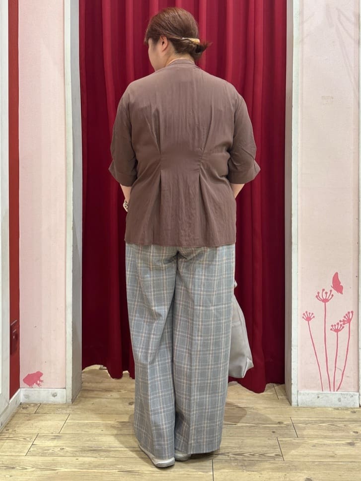 ゆかぴさんの「SHOO･LA･RUE｜【S-LL/通勤スタイルにも】ウエストタックで程よくシェイプ 大人の上品ブラウス」を使ったコーディネート