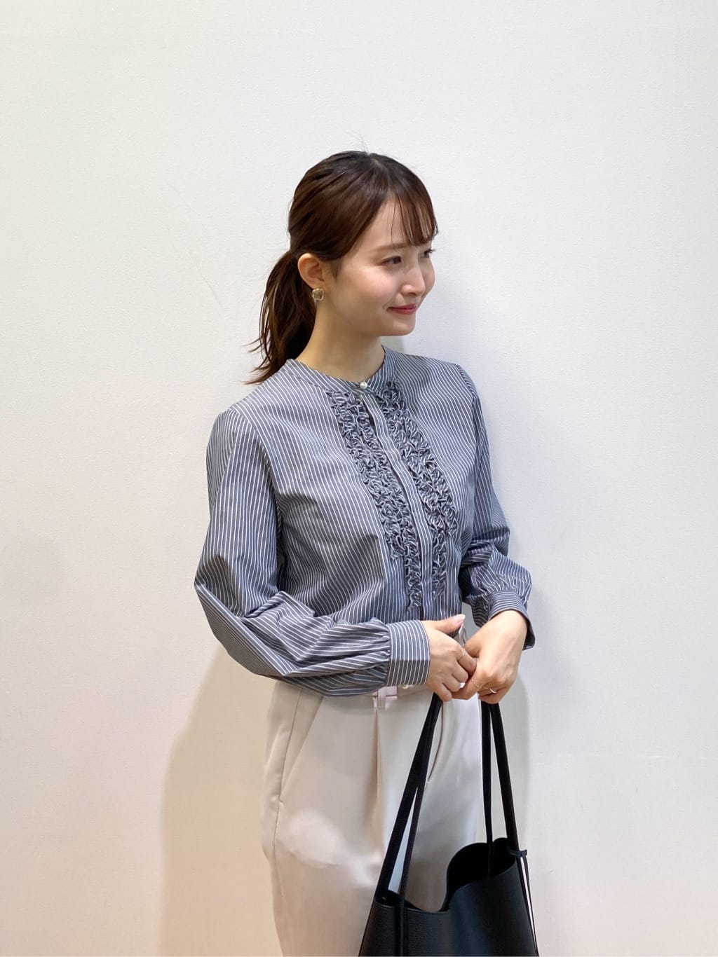 みさかさんの「index｜《XS-LLサイズ》ストレッチテーパードパンツ／セットアップ対応【洗濯機洗い可／イージーアイロン／防」を使ったコーディネート