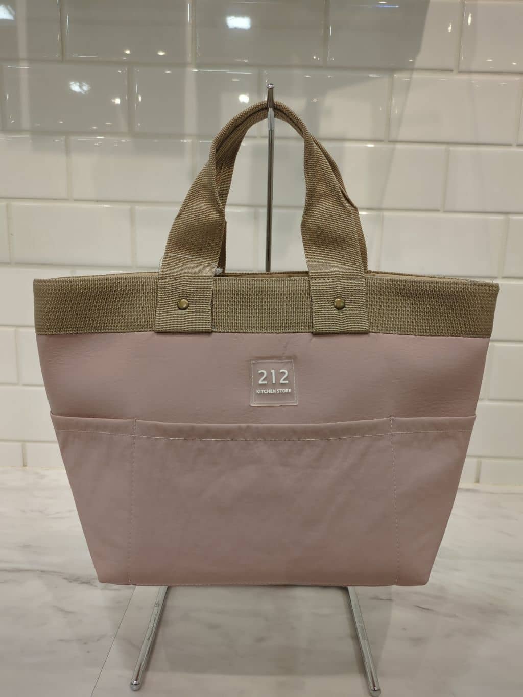 miさんの「212 KITCHEN STORE｜3wayランチバッグ DGY ＜212Kオリジナル＞」を使ったコーディネート