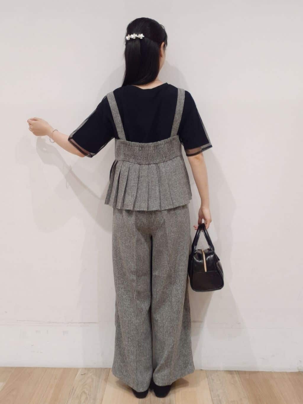 にこさんの「grove｜ラフだけどおしゃれ　チュールレイヤードTシャツ」を使ったコーディネート
