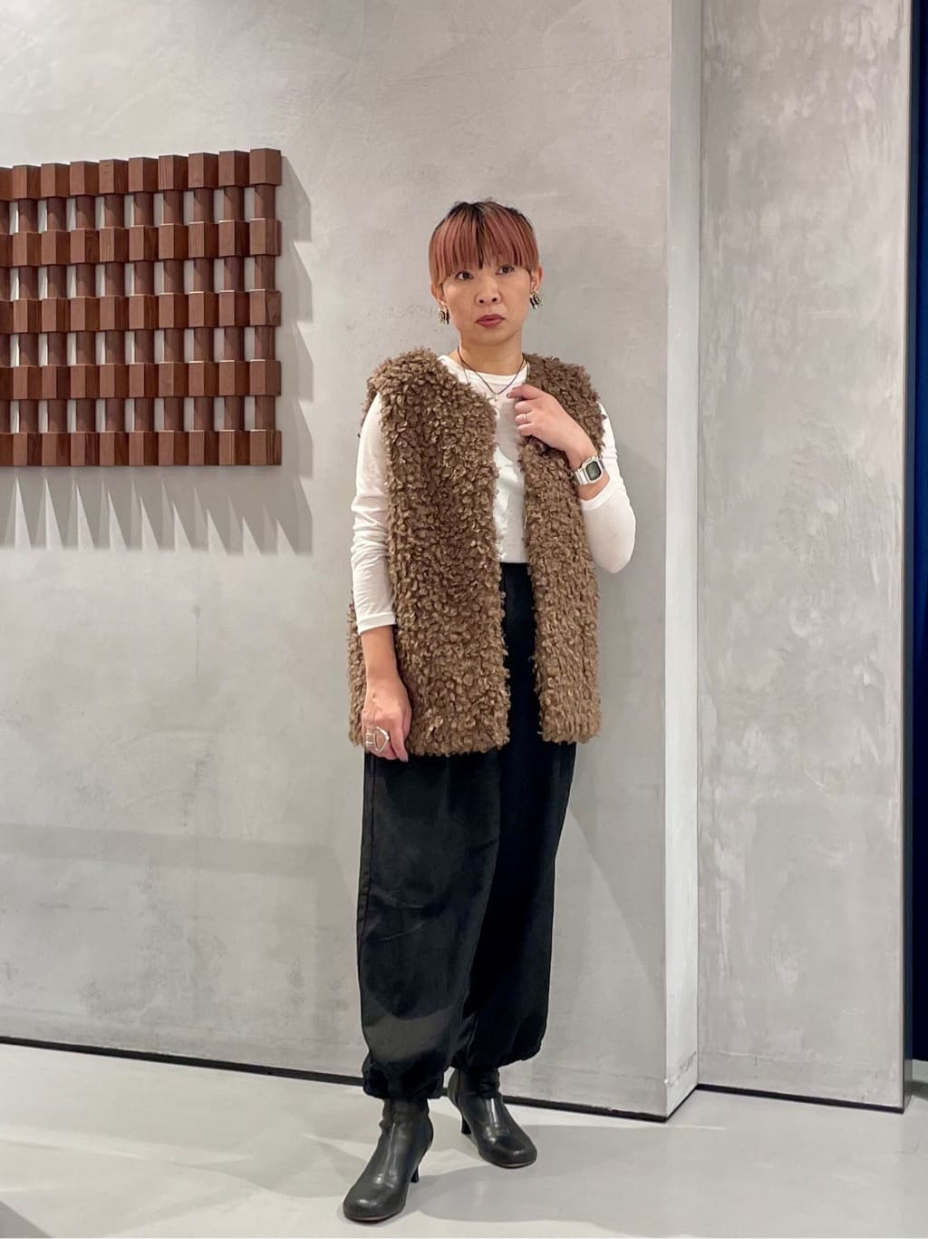 KOUさんの「INDIVI｜シグネチャーシアーロンT」を使ったコーディネート