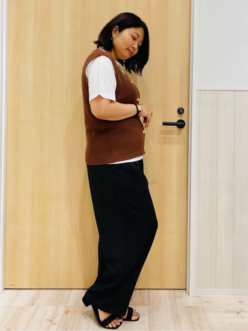 すーさんの「SHOO･LA･RUE｜【S-LL】ゴールドボタンが上品 大人のニットベスト」を使ったコーディネート