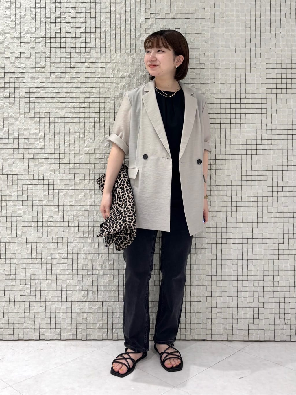 sakuさんの「INDIVI｜【褒められデニム】スリムストレート デニムパンツ」を使ったコーディネート