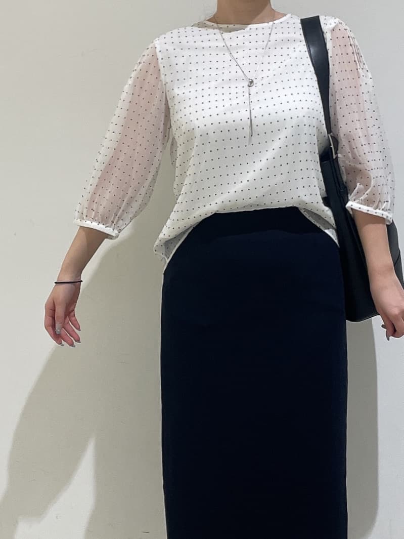 emikaさんの「INDIVI｜フロッキードットブラウス」を使ったコーディネート