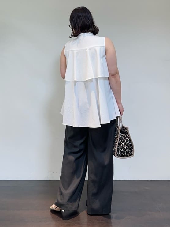 Asamiさんの「UNTITLED｜【接触冷感/吸水速乾】フレアバックシャンブラウス」を使ったコーディネート