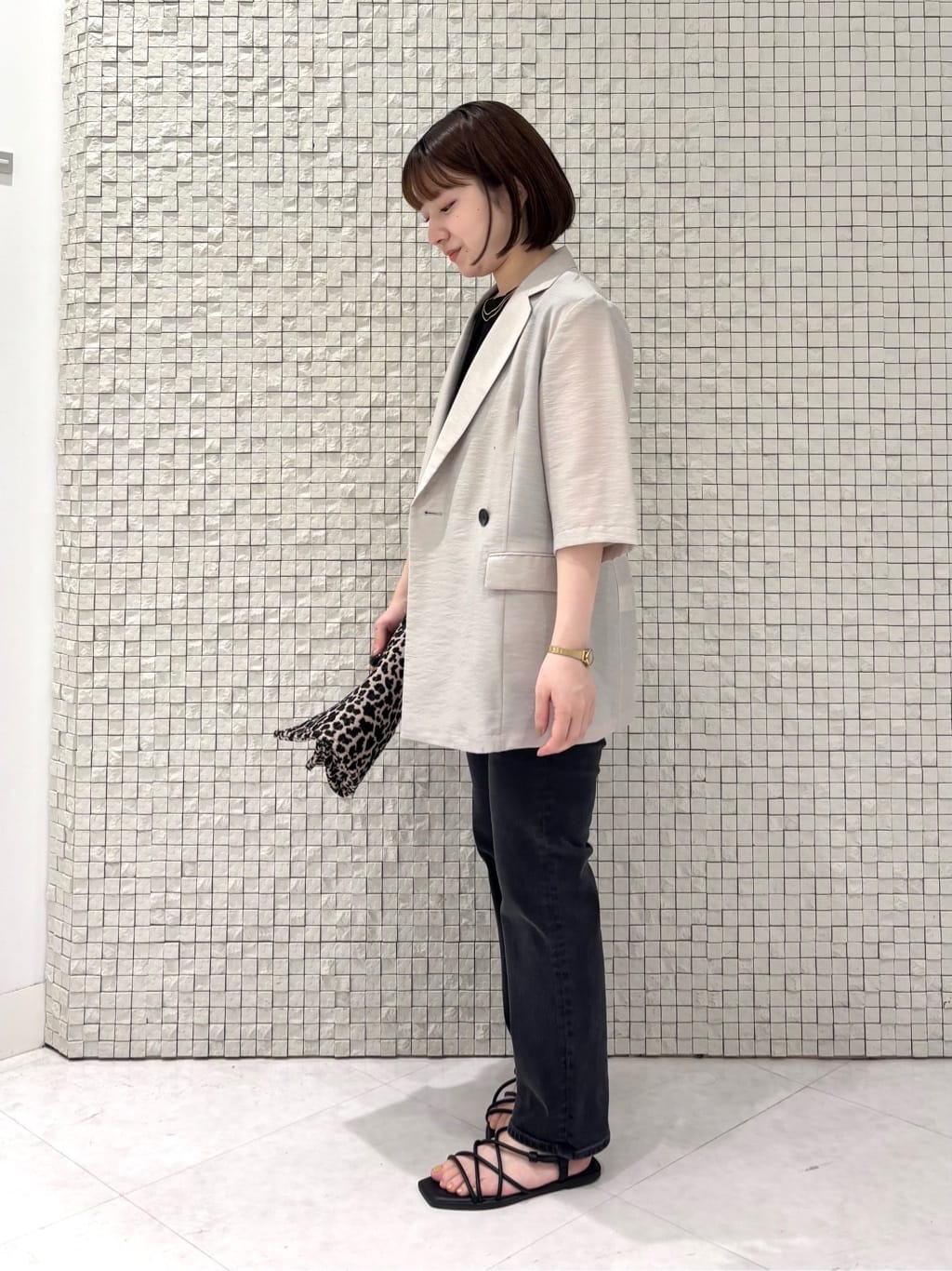 sakuさんの「INDIVI｜【褒められデニム】スリムストレート デニムパンツ」を使ったコーディネート