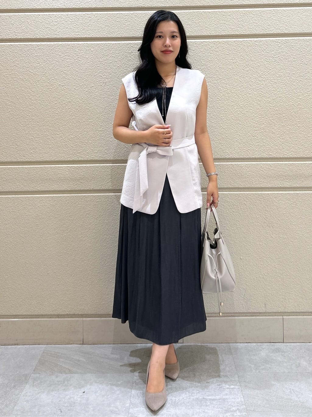 Momokaさんの「COUP DE CHANCE｜【手洗い可／日本製】カラーレスジレ」を使ったコーディネート