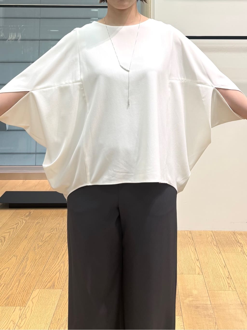 asamiさんの「INDIVI｜【体型カバー/SETUP可能】ジョーゼット　ドルマンブラウス」を使ったコーディネート