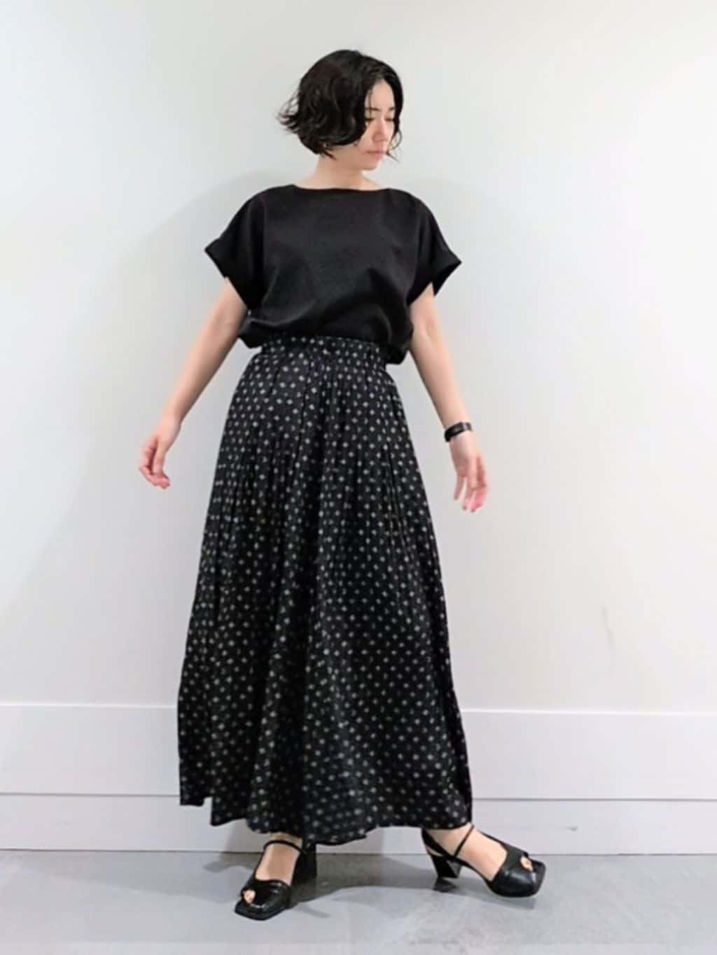 ミズタさんの「UNTITLED｜【セットアップ可/はっ水/通勤】リラククール 半袖ブラウス」を使ったコーディネート