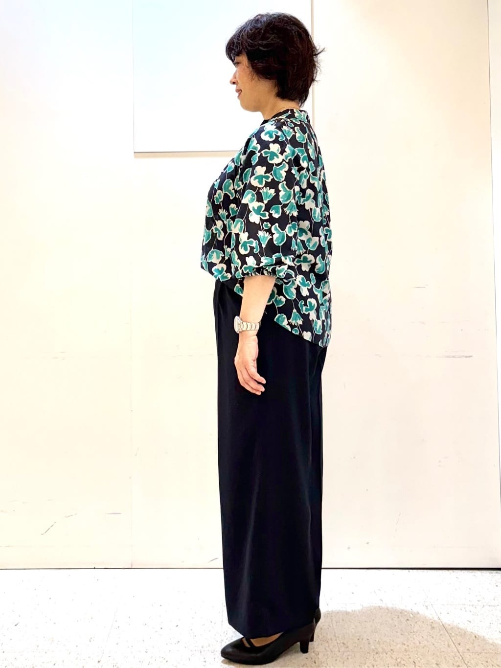 ヤスコさんの「Reflect｜【ジャケットのインナーにおすすめ◎】花柄タックデザインブブラウス」を使ったコーディネート