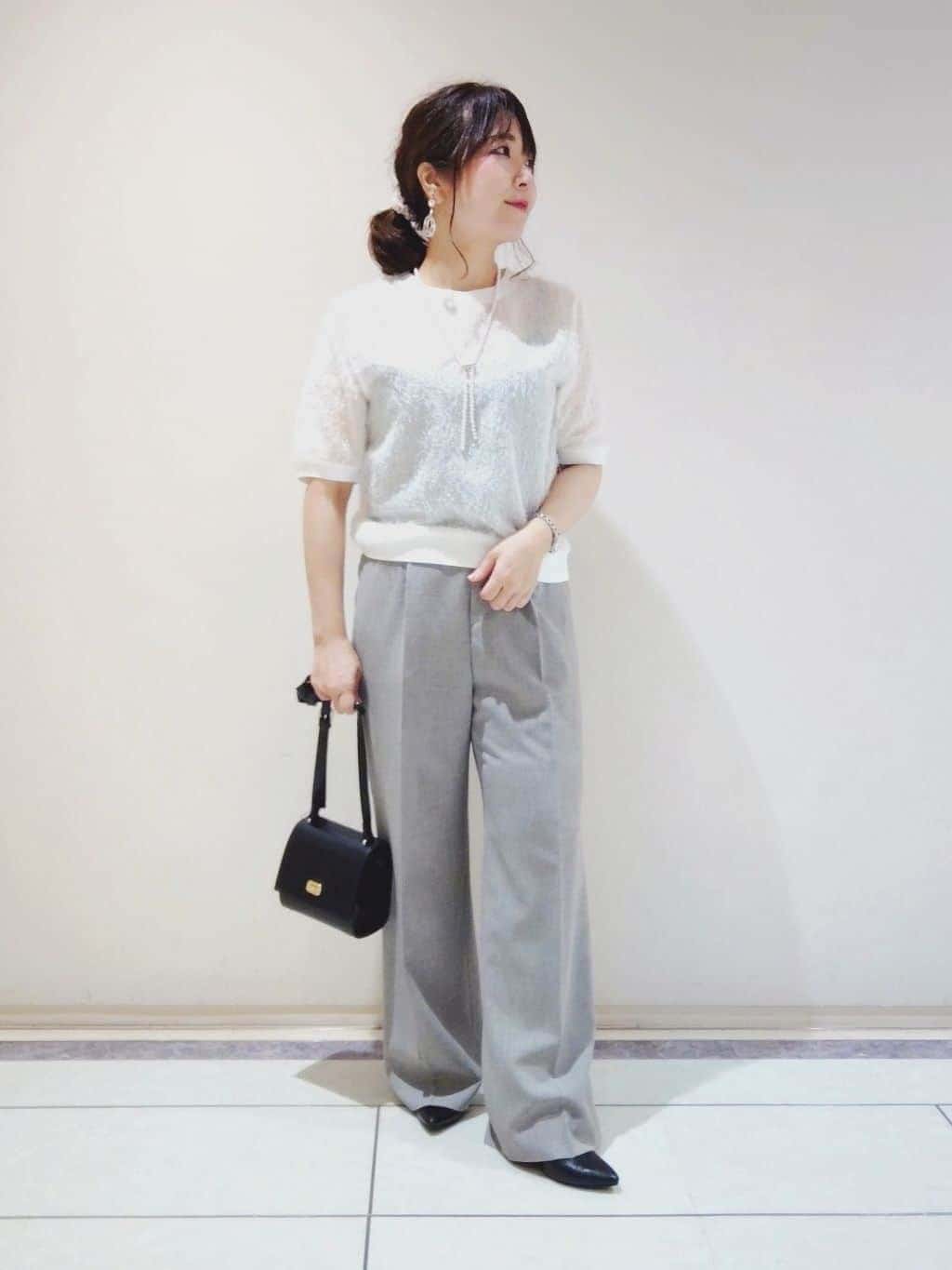 TOMOMIさんの「INDIVI｜【洗える／セットアップ可能】凹凸ストレッチ素材ストレートパンツ」を使ったコーディネート