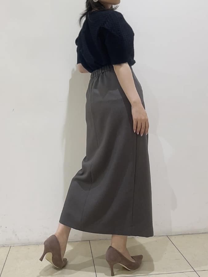 watanabeさんの「UNTITLED｜【吸水速乾/ストレッチ/Vネック】フォルムスリーブ ブラウス」を使ったコーディネート