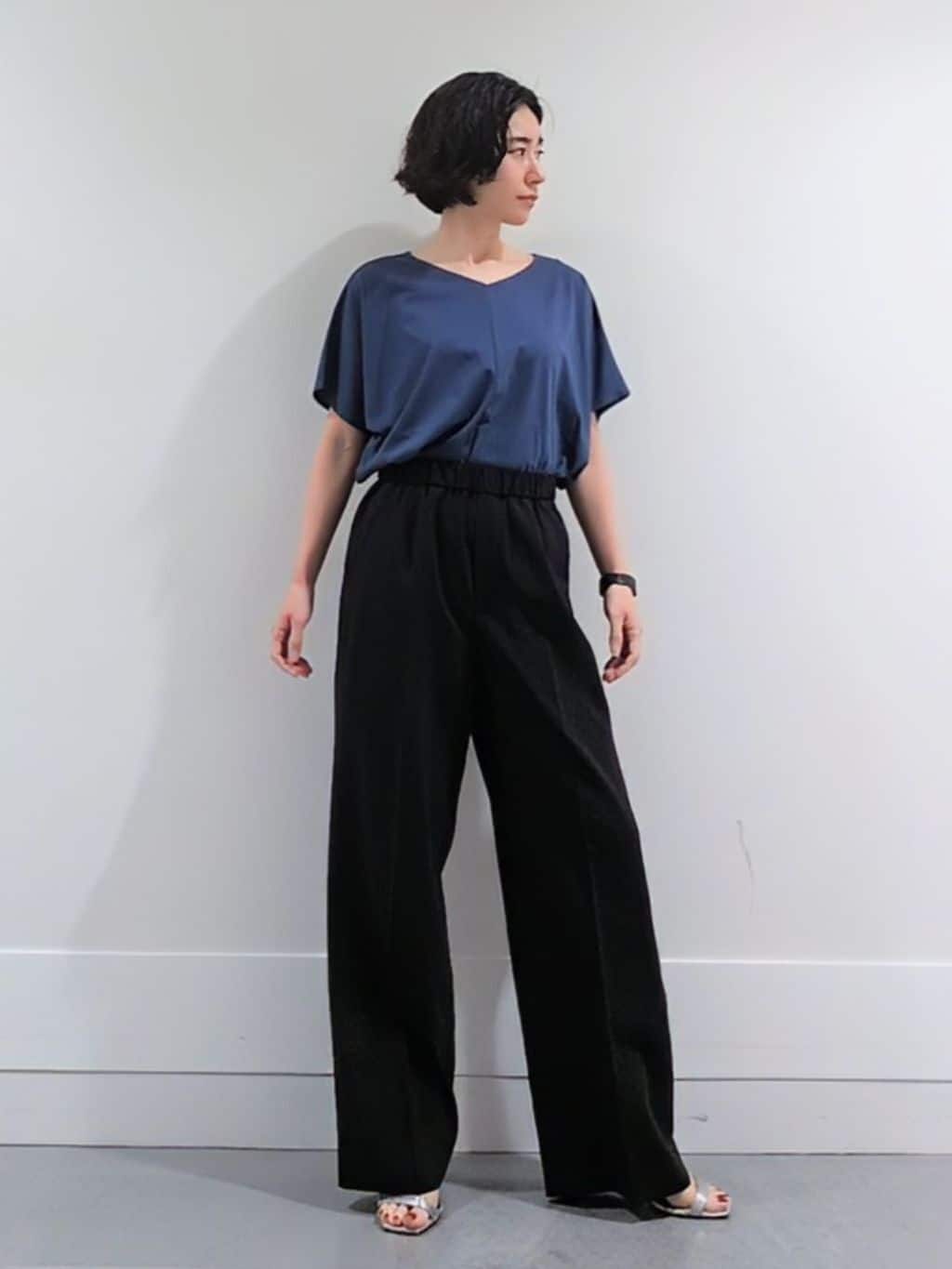ミズタさんの「UNTITLED｜【接触冷感/洗える】Vネックコットンプルオーバー」を使ったコーディネート