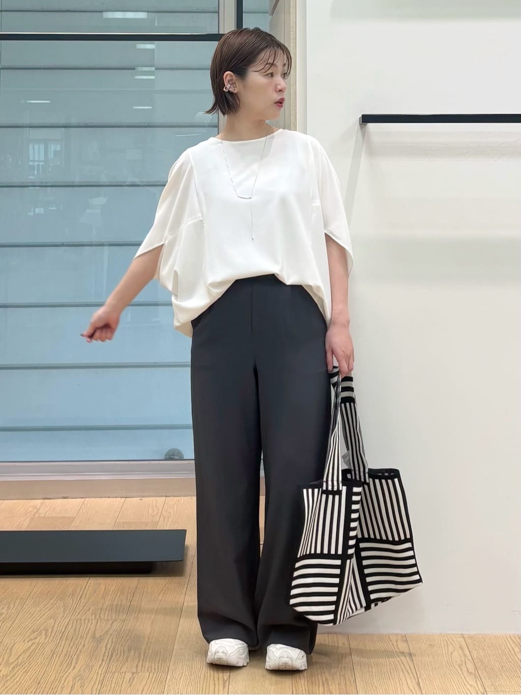 asamiさんの「INDIVI｜【体型カバー/SETUP可能】ジョーゼット　ドルマンブラウス」を使ったコーディネート