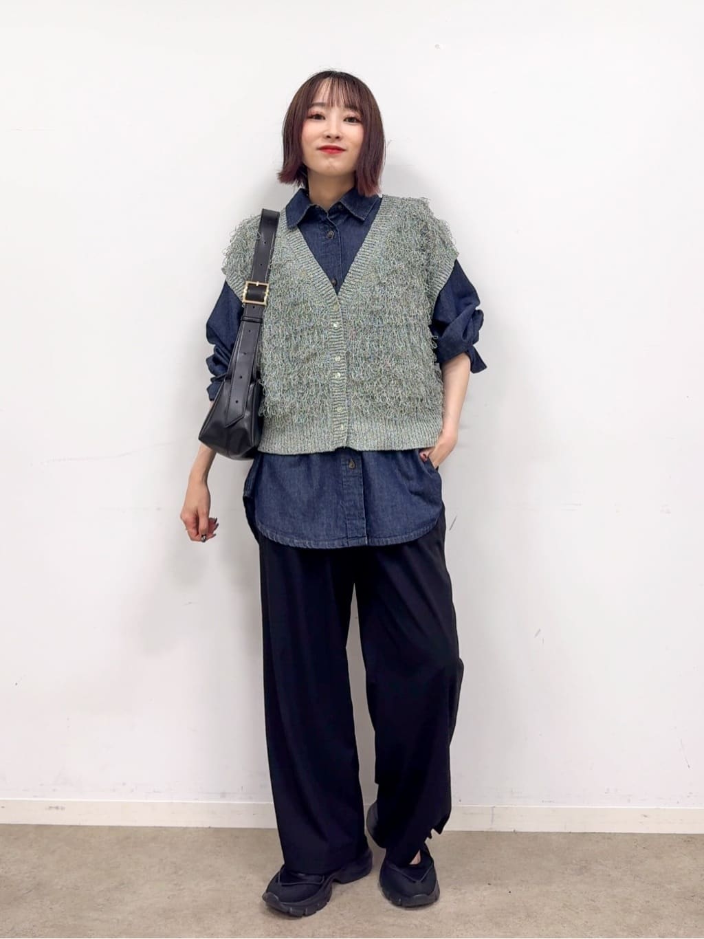 𝐜𝐡𝐢𝐤𝐚さんの「SHOO･LA･RUE｜【前後2WAY】着るだけで着映える ループヤーンベスト」を使ったコーディネート
