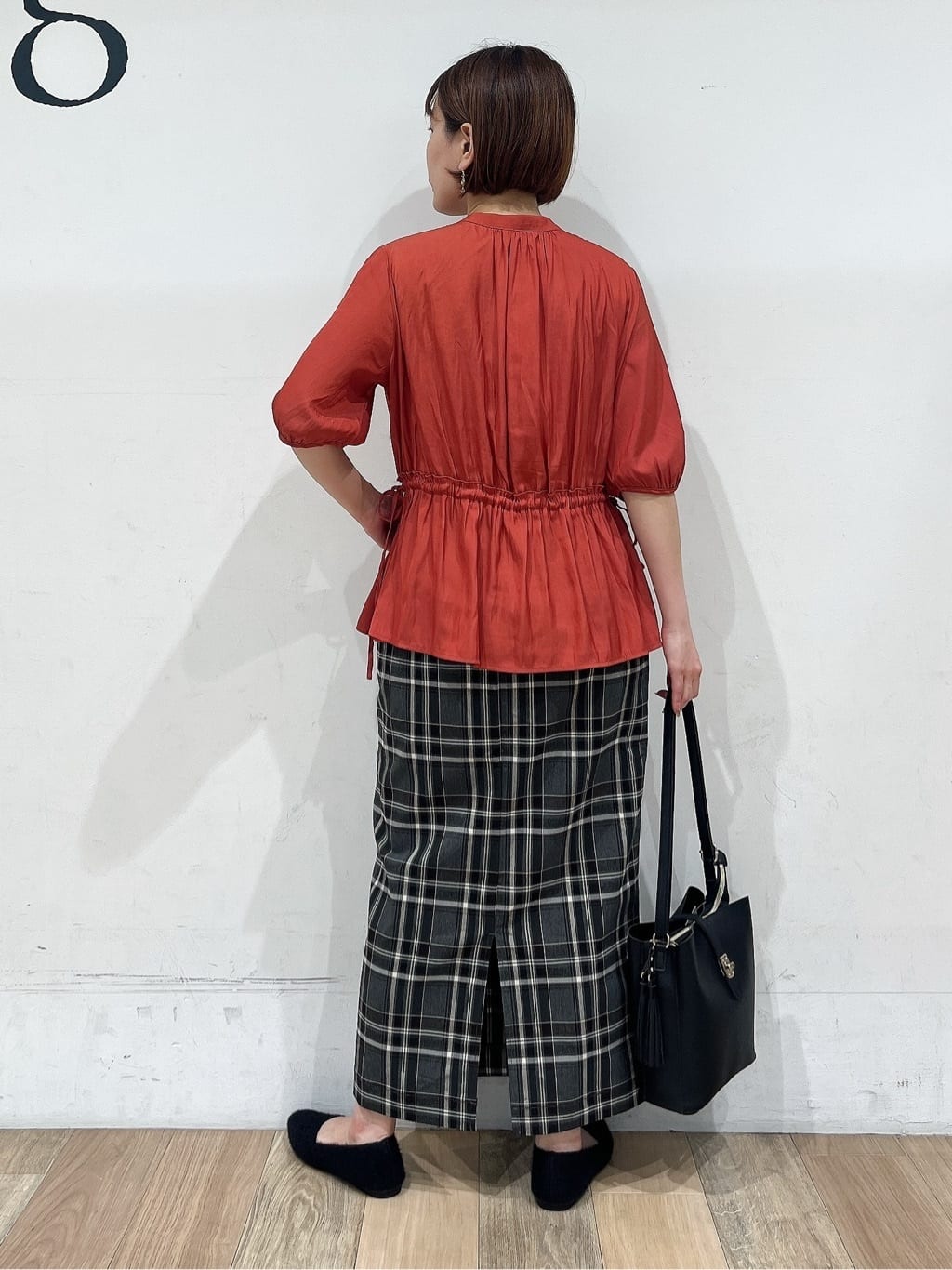 山さんさんの「grove｜【二の腕/体型カバー】メリハリシルエットが叶うシャーリングブラウス」を使ったコーディネート