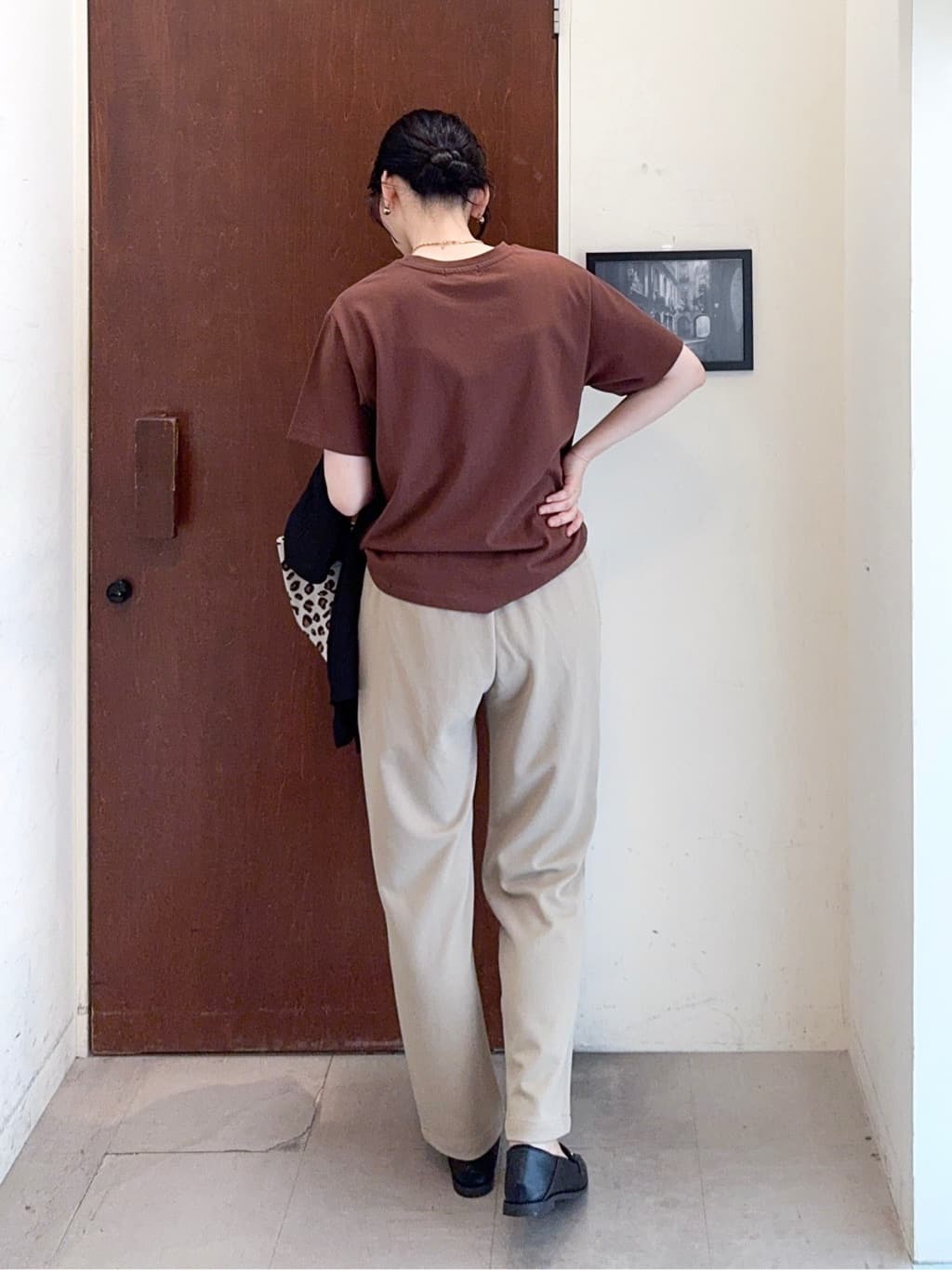 𝐇𝐢𝐫𝐨𝐦𝐢さんの「SHOO･LA･RUE｜【S-LL/ひんやり/UV】選べる6柄でそれぞれ欲しくなる プリントTシャツ」を使ったコーディネート