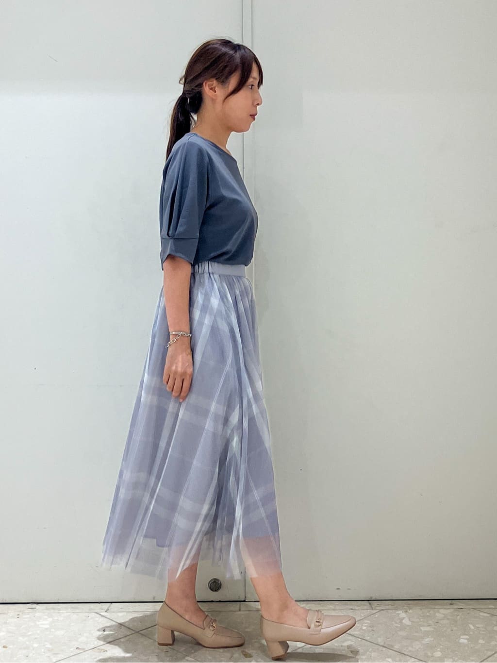  Maruさんの「OPAQUE.CLIP｜チュールラメチェックフレアスカート【洗濯機洗い可／防シワ】」を使ったコーディネート