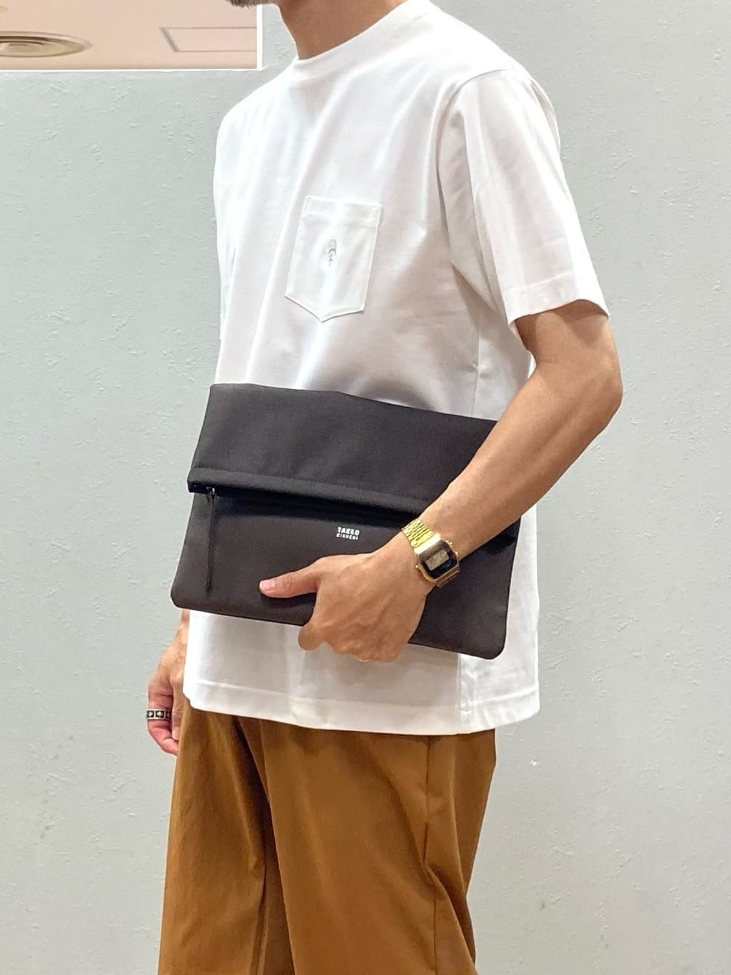 シュンさんの「TAKEO KIKUCHI｜【COOL CITY WEAR】ワンポイント刺しゅう ポケットTシャツ /接触冷感」を使ったコーディネート