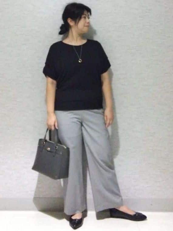 sakoさんの「Reflect｜【撥水加工で裾が汚れにくい◎／ウエスト総ゴム】ワイドストレートパンツ」を使ったコーディネート